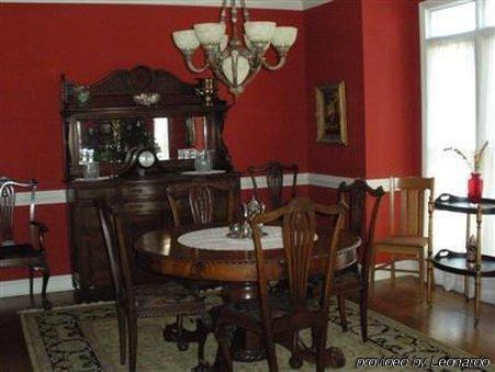 Haynes Bed And Breakfast Greensboro Room photo