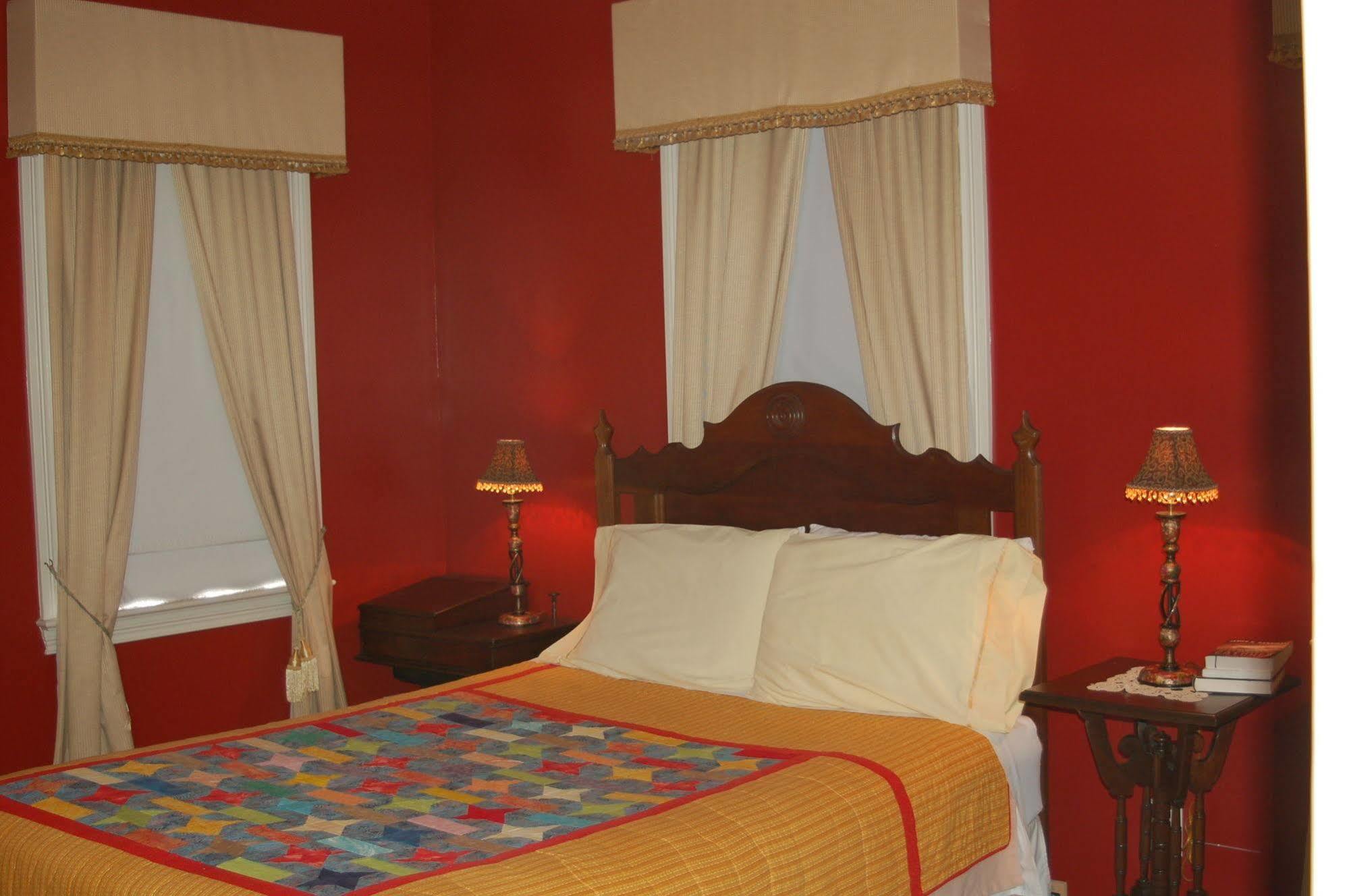 Haynes Bed And Breakfast Greensboro Exterior photo